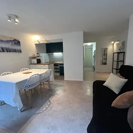 Centre Ville, Vue Montagne Et Au Pied Du Torrent, 1 Acces Par Jour, 2 Acces Par Jour A Partir Decembre 2026 Apartmán *