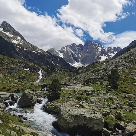 Apartment Centre Ville, Vue Montagne Et Au Pied Du Torrent, 1 Acces Par Jour *