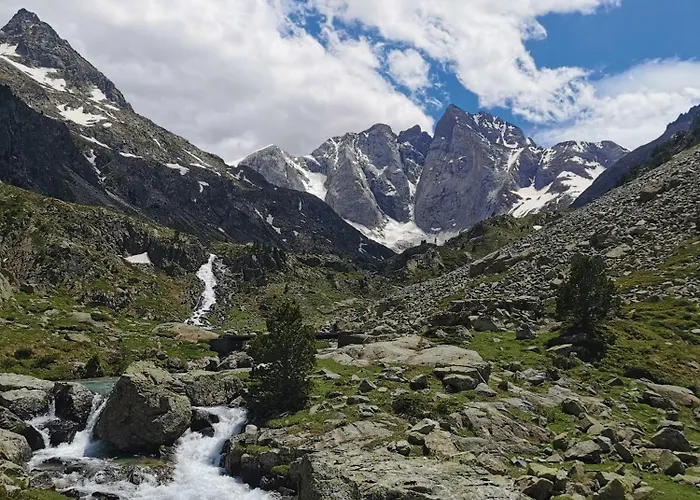 Apartment Centre Ville, Vue Montagne Et Au Pied Du Torrent, 1 Acces Par Jour *